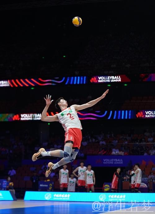 中国男排世联赛首胜献礼主教练生日